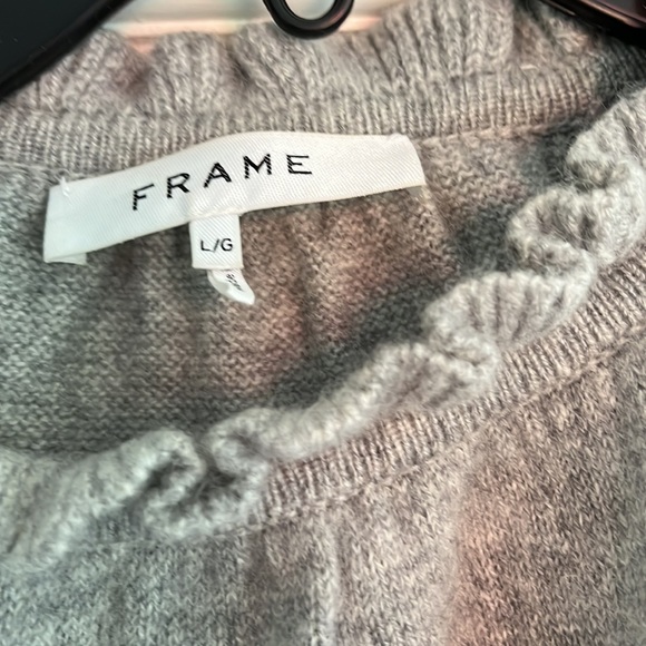 Beautiful gray sweater  frame with ruffles - Picture 2 of 2
